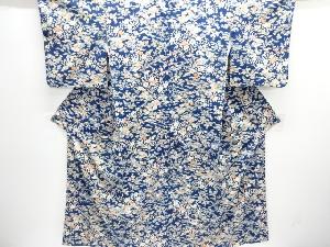 家屋に草花模様手織り紬着物